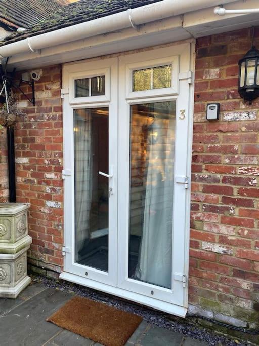 Flat 3 Meadow View Cozy Getaway Apartment Hurst Exterior photo